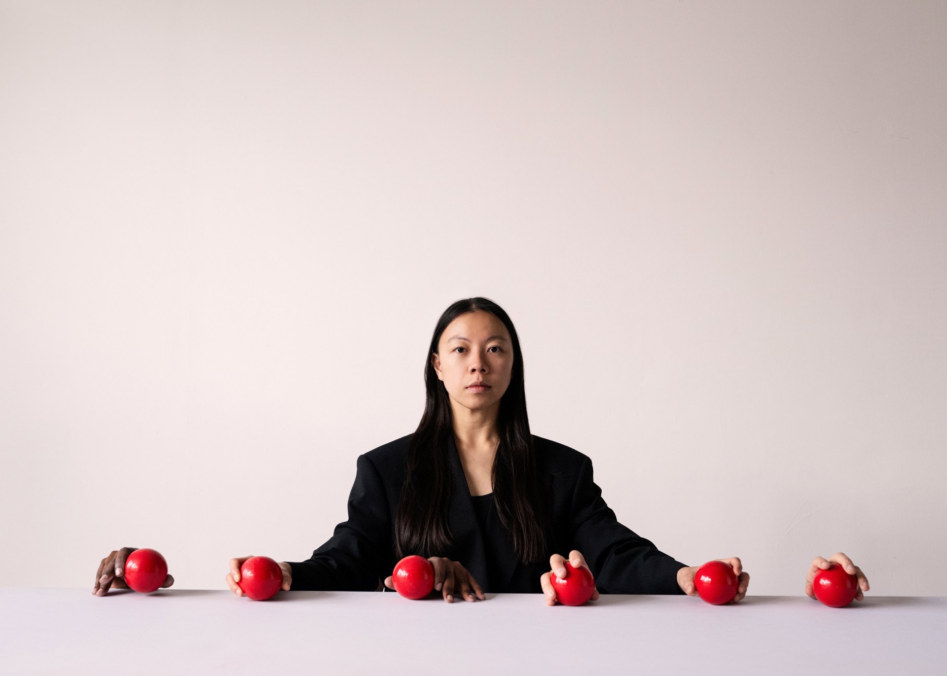 Gandini Juggling's Heka, 9055 (c) Camilla Greenwell Gandini Juggling's Heka, 9055 (c) Camilla Greenwell