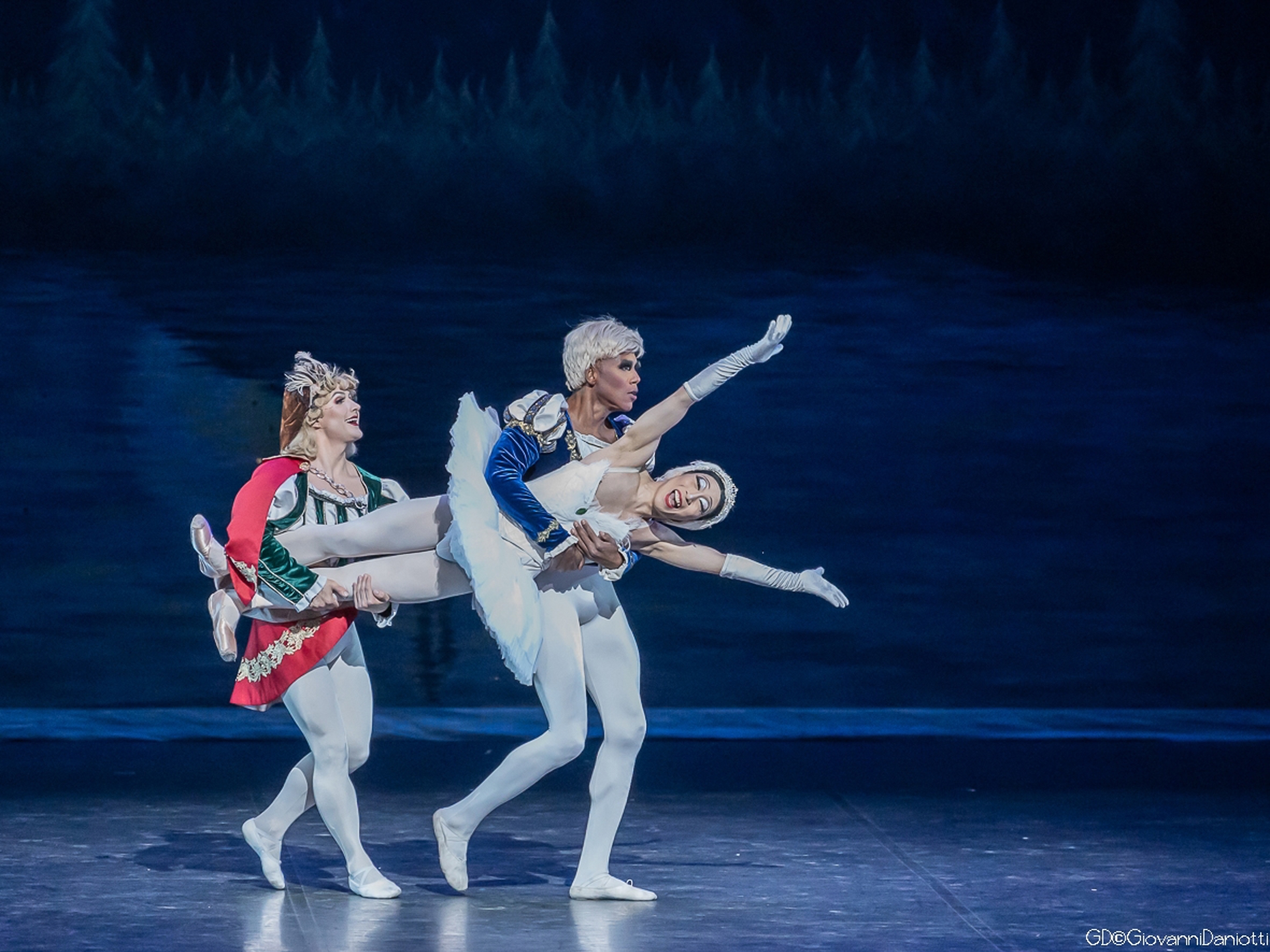 The Trocks, Swan Lake trio, photo Giovanni Daniotti