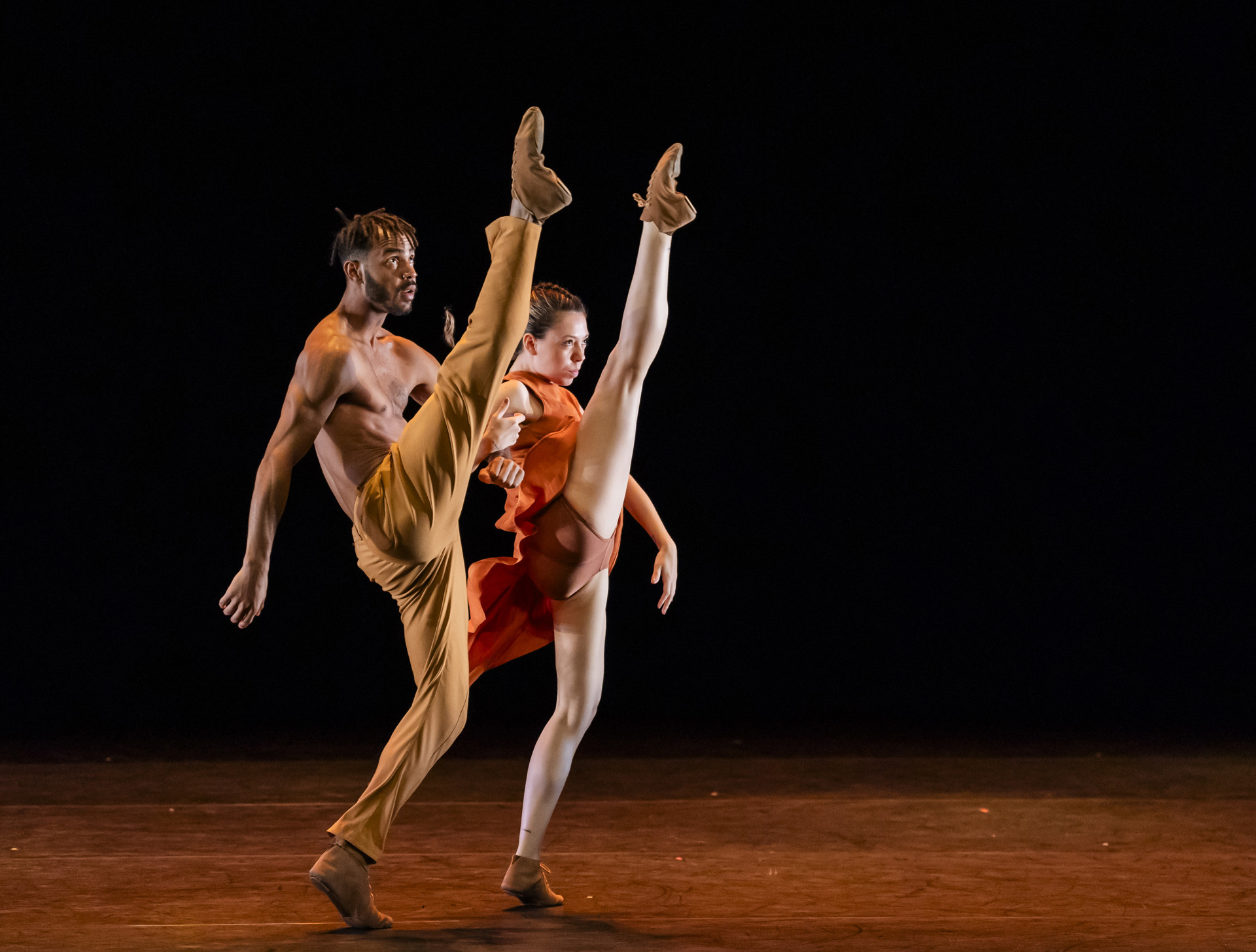 São Paulo Dance Company, photo Tristram Kenton