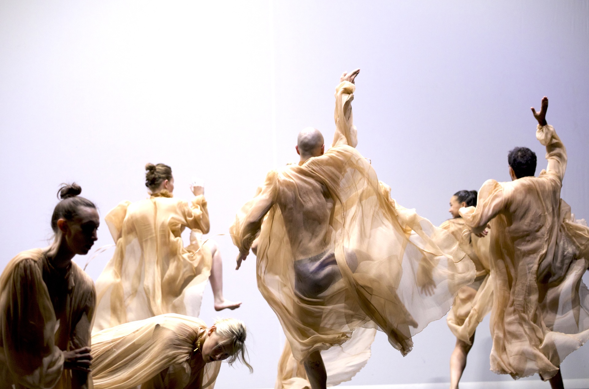 Emanuel Gat Dance, FIVE DAYS IN THE SUN. Image: Julia Gat Emanuel Gat Dance, FIVE DAYS IN THE SUN. Image: Julia Gat