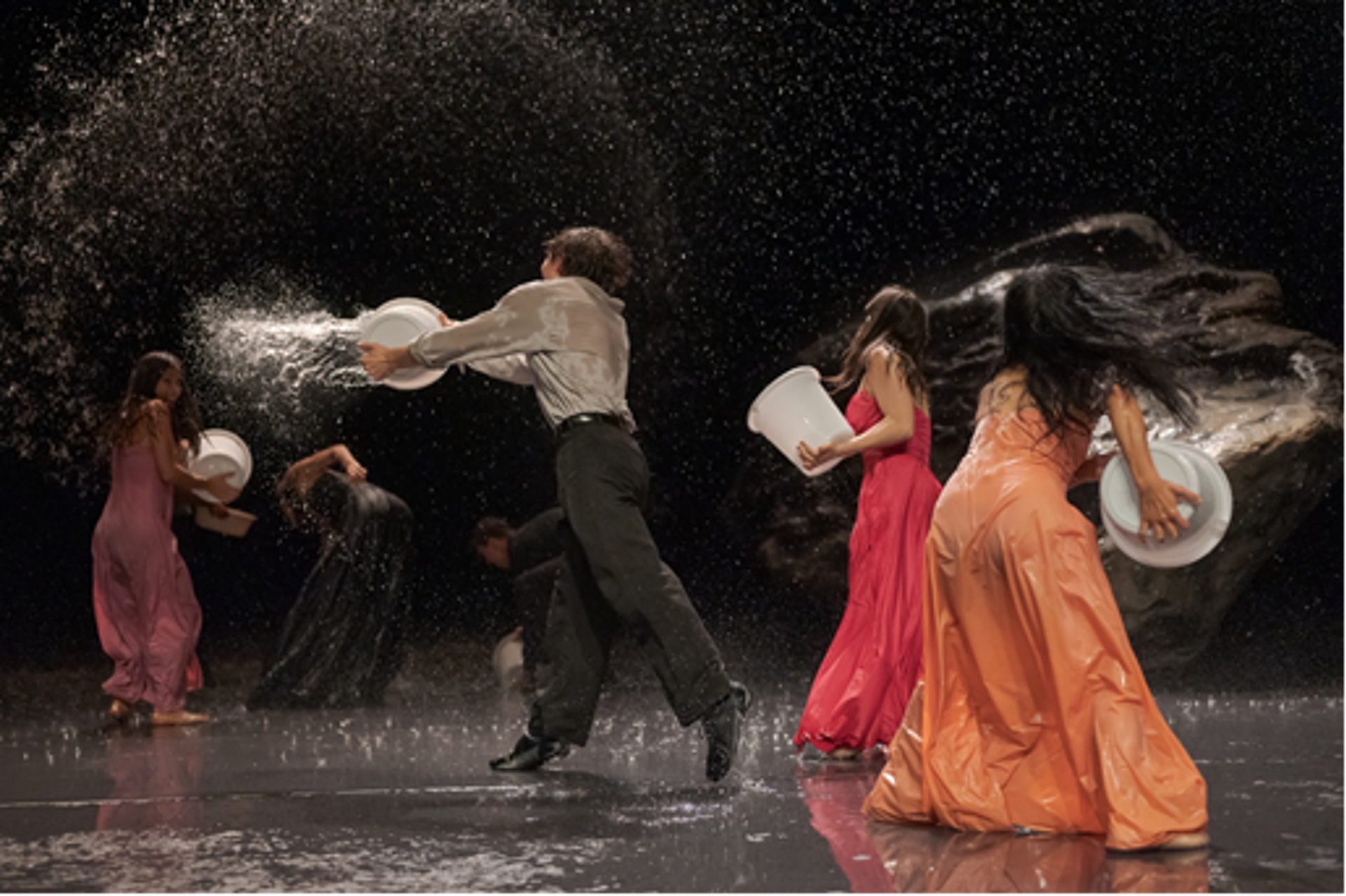 Vollmond, image credits © Martin Argyroglo  Vollmond, image credits © Martin Argyroglo